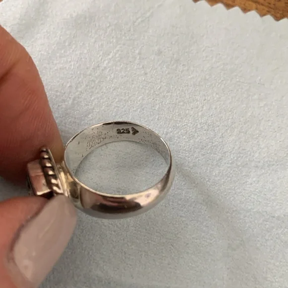 Silver ring - Picture 2 of 4